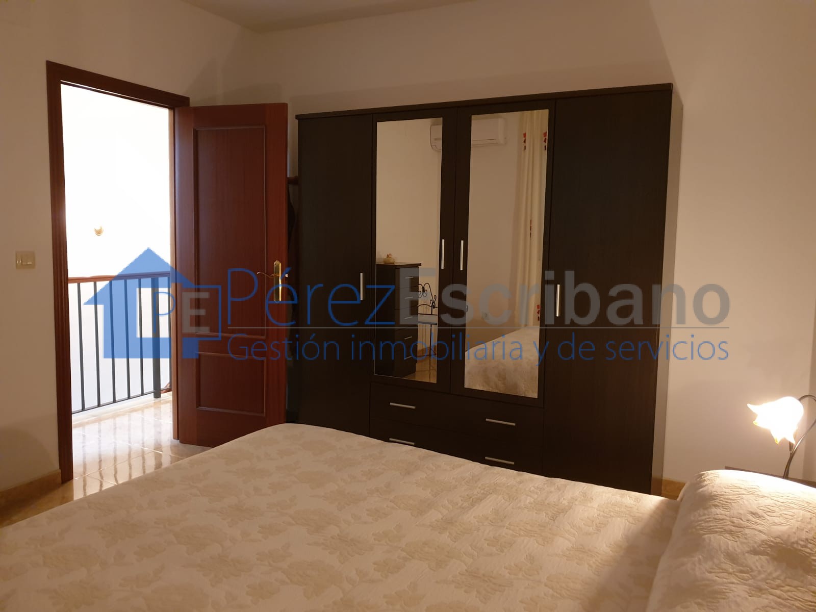 Preciosa casa con sótano - Inmobiliaria Pérez Escribano